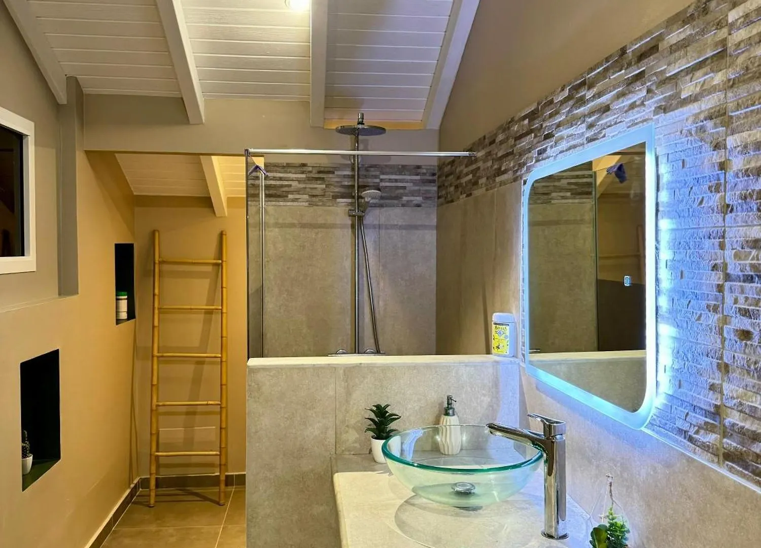 Moonlight Room Sainte-Rose